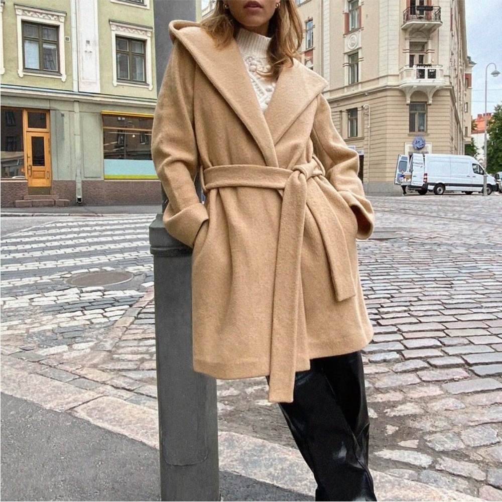 Wilfred
Acre Robe size small